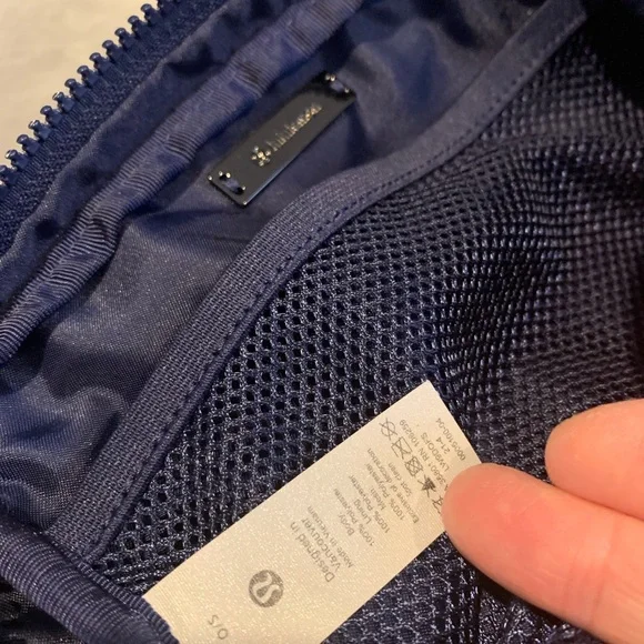 NWOT Lululemon Everywhere Belt Bag Heritage 365 Camo Smoky Red Night Sea… - Picture 7 of 8